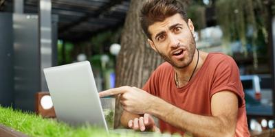 image qui illustre comment votre site web fait fuir vos prospects