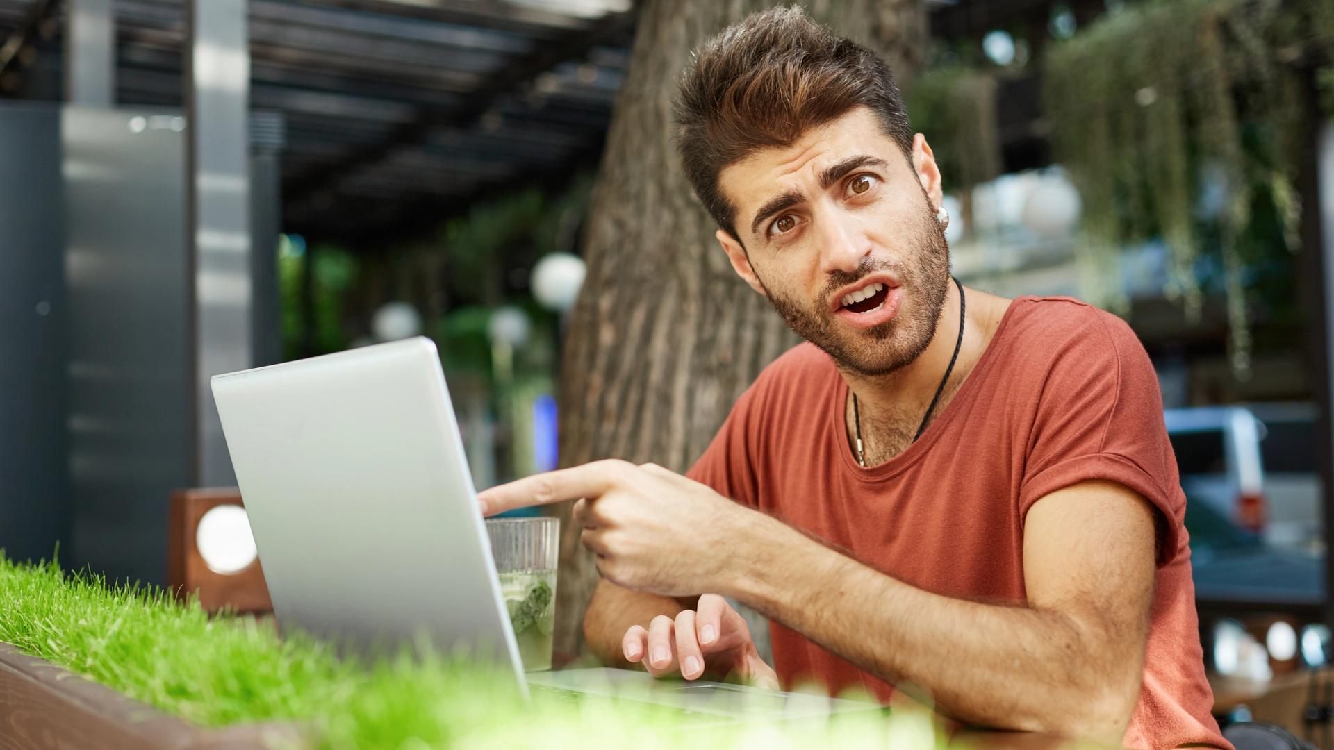 image qui illustre comment votre site web fait fuir vos prospects