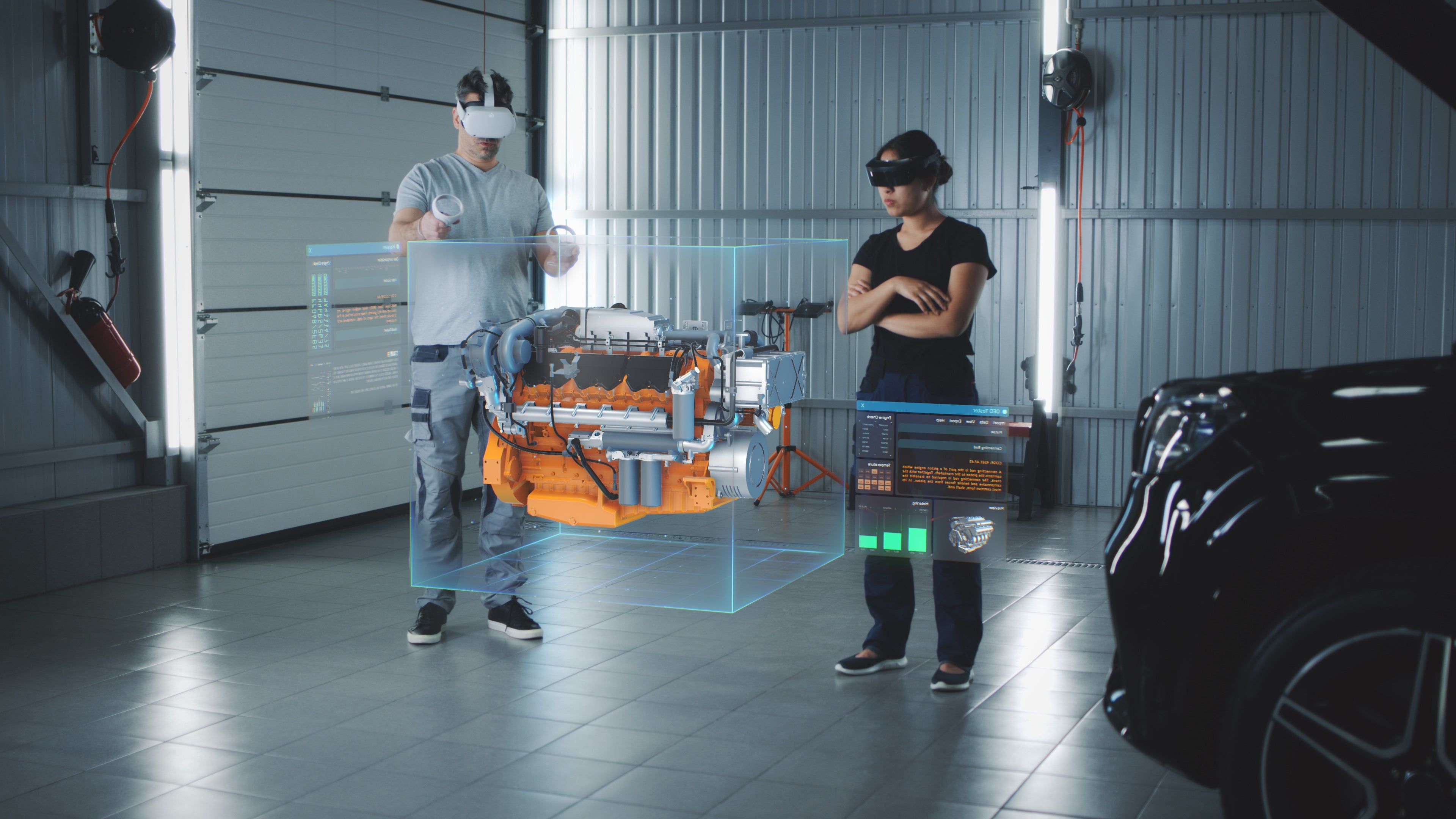 技术人员在VR中查看3D引擎模型。