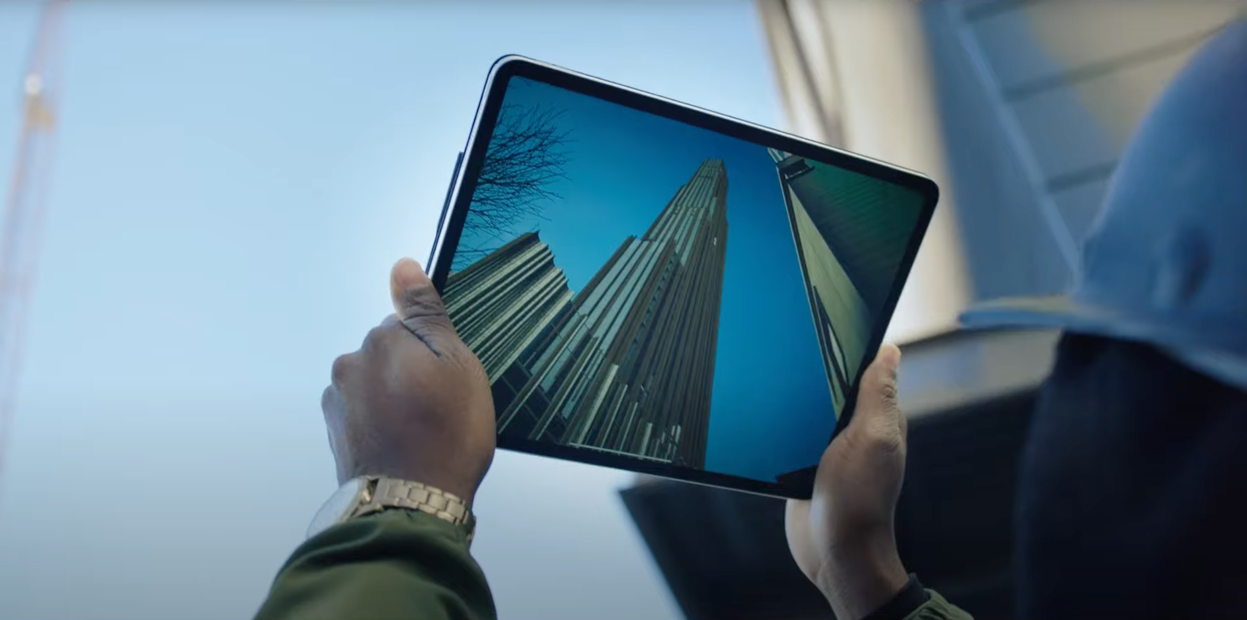 3D visualization of a skyscraper on a tablet