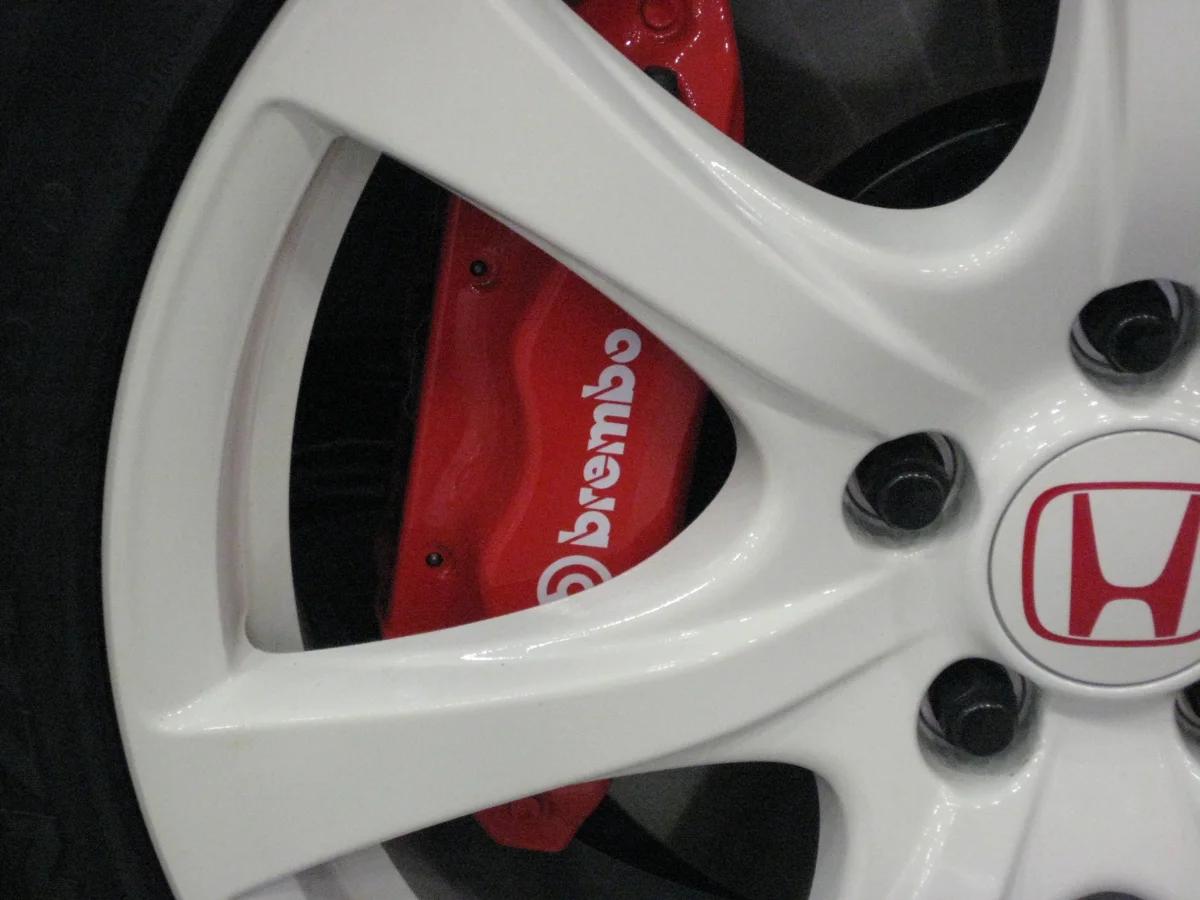 Wheel and Brembo brake detail on a Honda Civic Type R