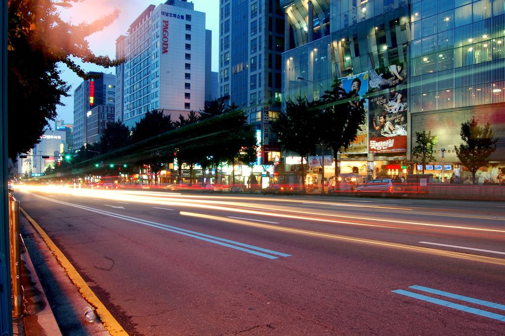 Con phố Sinchon ở Seoul, khu vực tập trung nhiều trường đại học