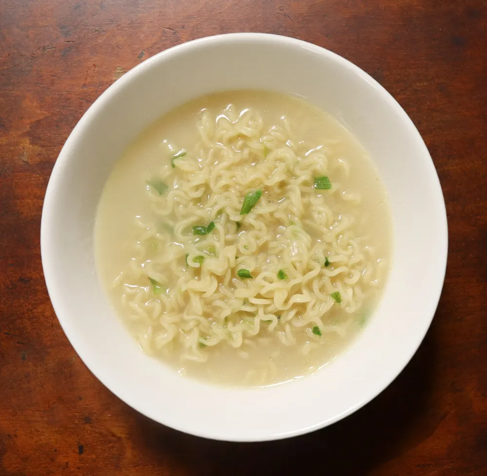 Tô mì Sari Gomtang 사리곰탕면 nước dùng trắng đục vị xương bò