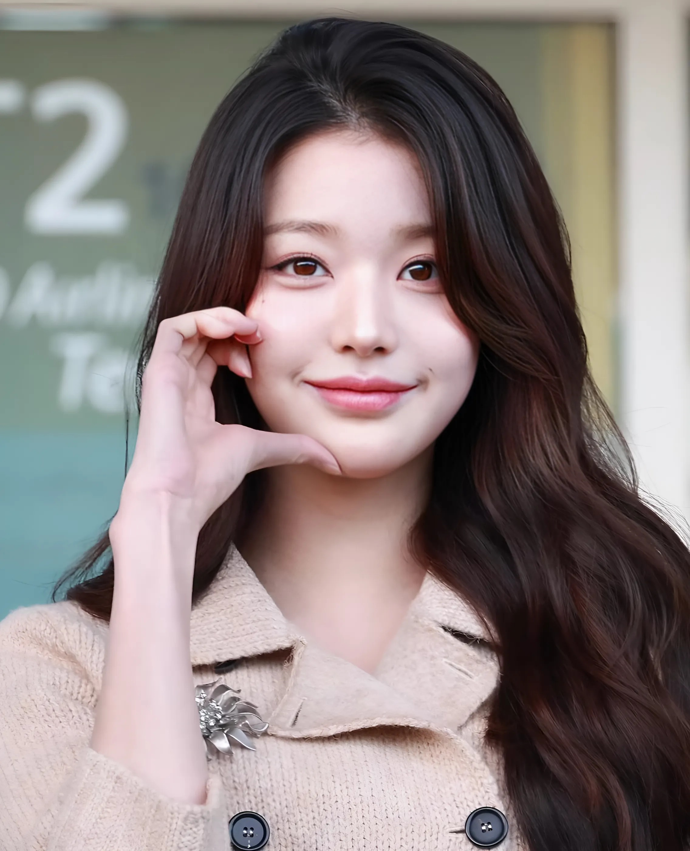 Jang Won-young của nhóm IVE tại sân bay Incheon