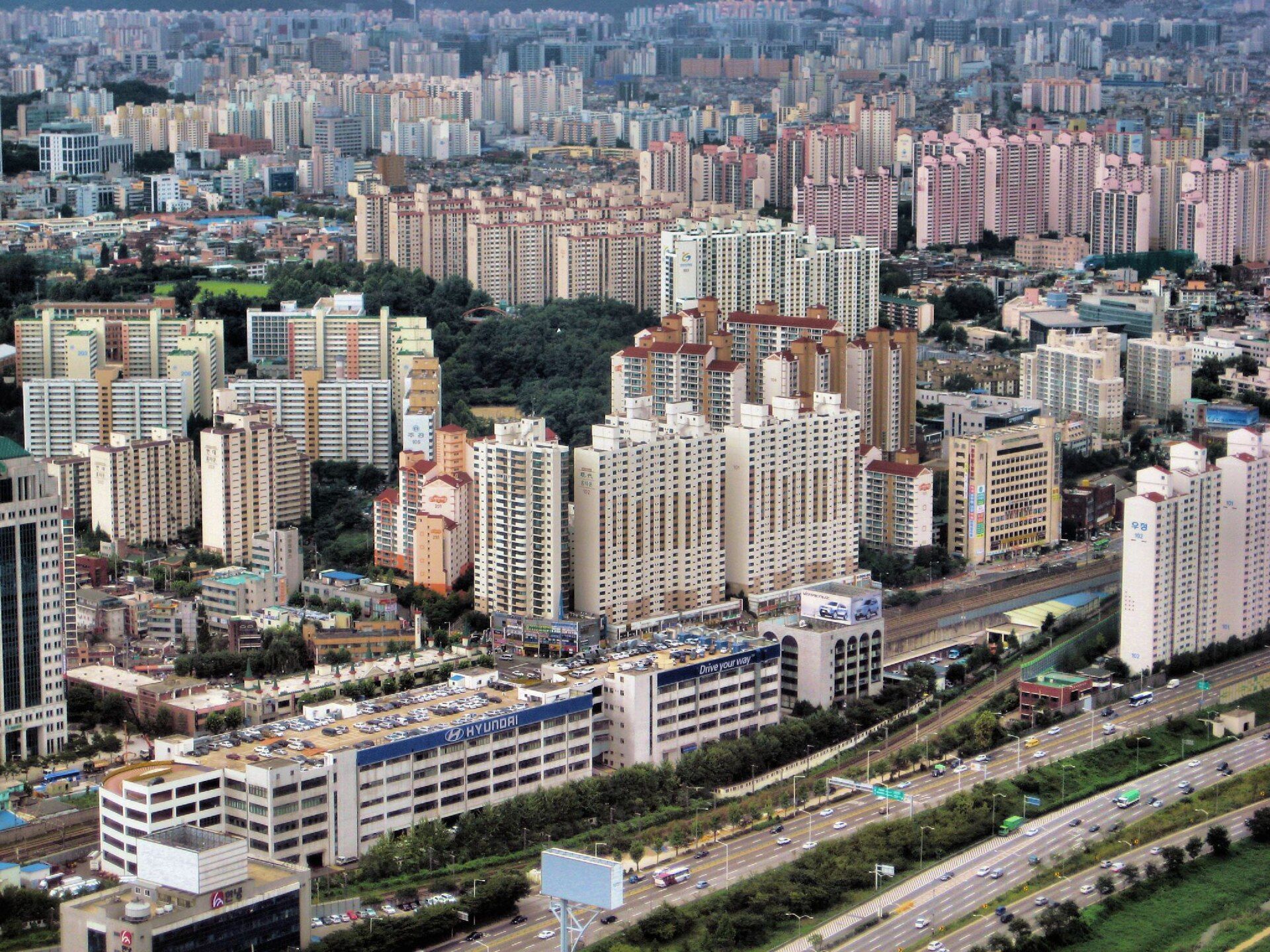 Những khu chung cư cao tầng san sát ở Seoul nhìn từ trên cao