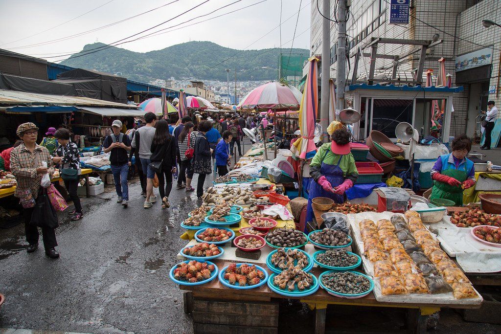 Quầy hải sản tươi sống tại chợ cá Jagalchi Busan