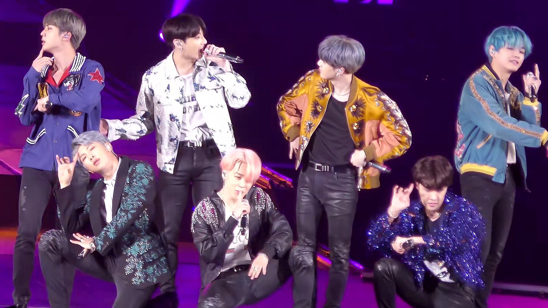 Nhóm BTS (방탄소년단) biểu diễn 'DNA' trong concert Love Yourself, 2019