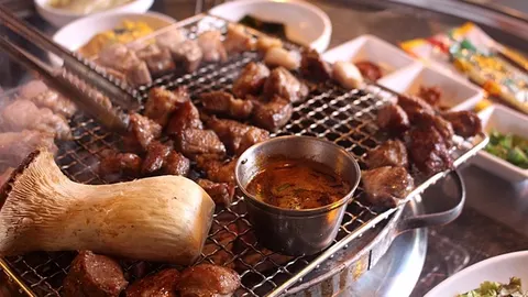 Thịt nướng Hàn Quốc trên vỉ - samgyeopsal và các món ăn kèm, biểu tượng văn hoá ẩm thực Hàn