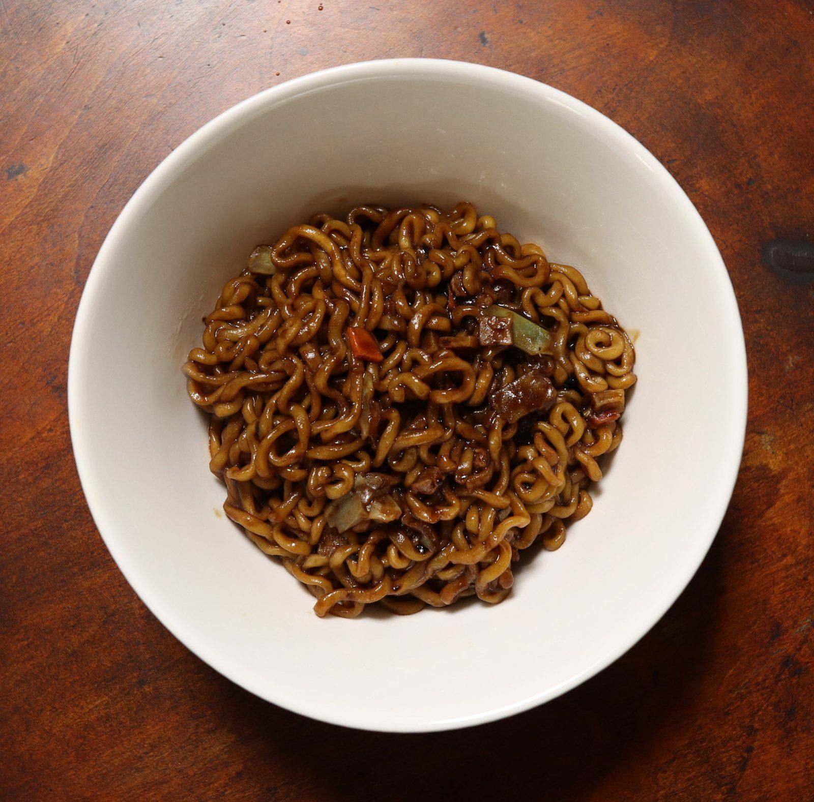 Tô mì tương đen Chapagetti 짜파게티 bóng sốt nâu đậm