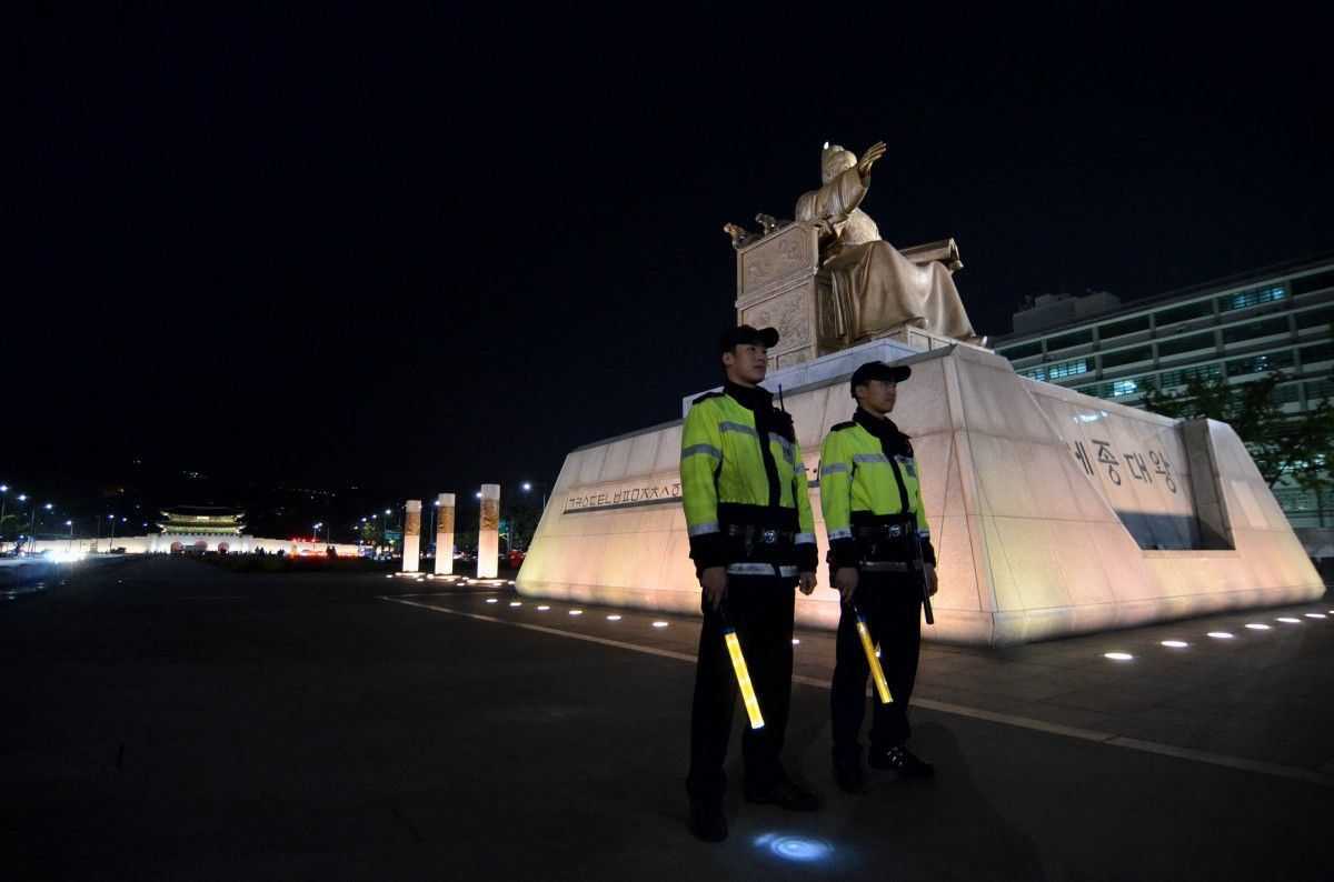 Tượng vua Sejong tại quảng trường Gwanghwamun, Seoul