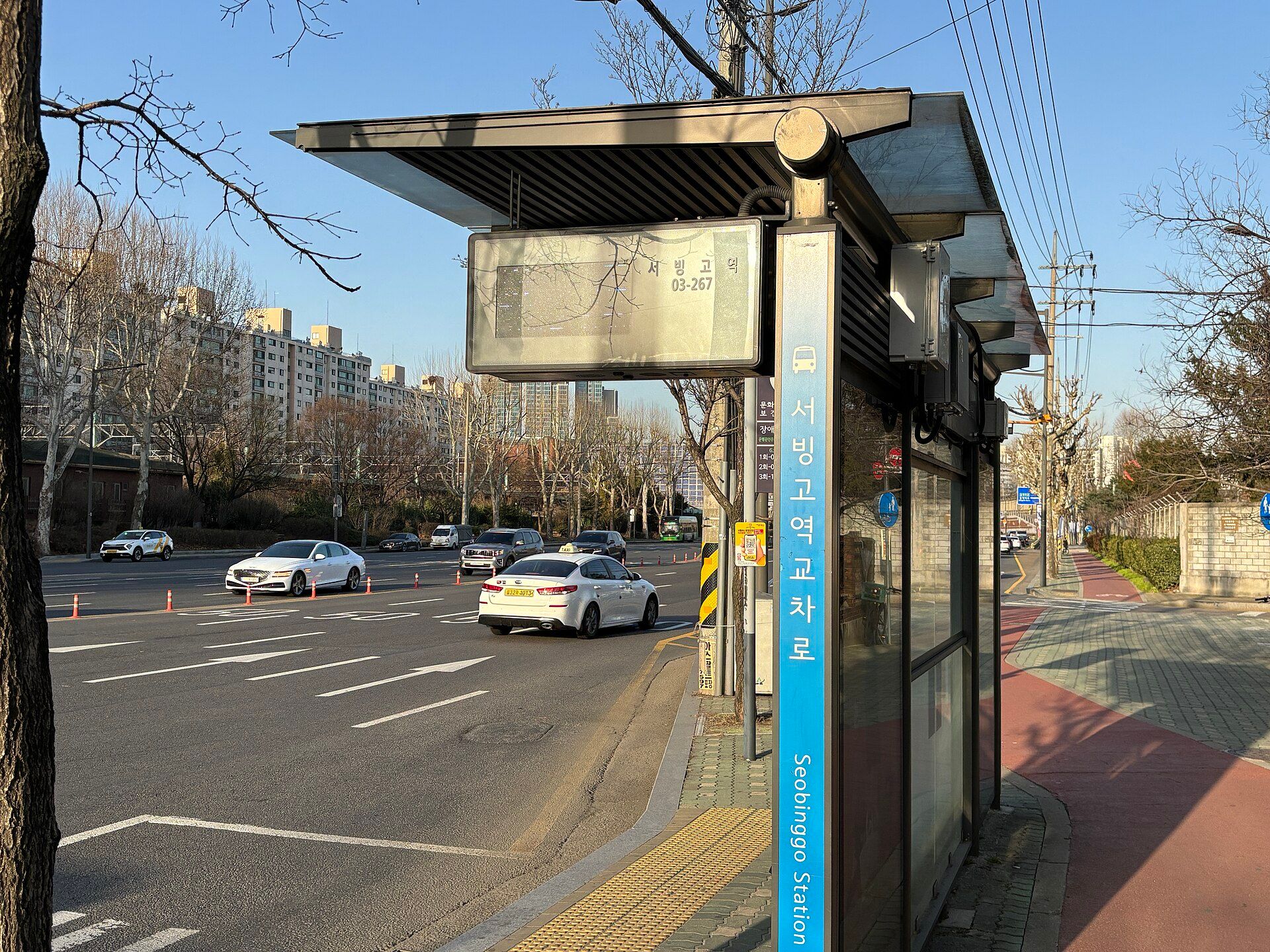 Trạm chờ xe buýt ở Seoul