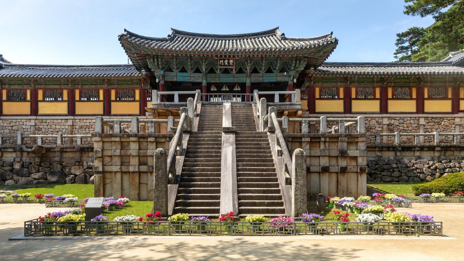 Kiến trúc cổ bằng đá và gỗ của chùa Bulguksa ở Gyeongju