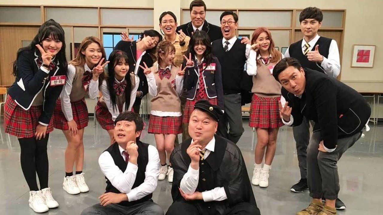 Bối cảnh lớp học giả tưởng của Knowing Bros
