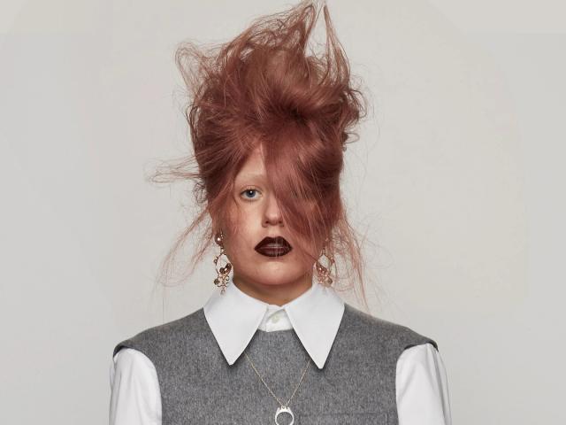 Model with voluminous, rose-pink coloured hair