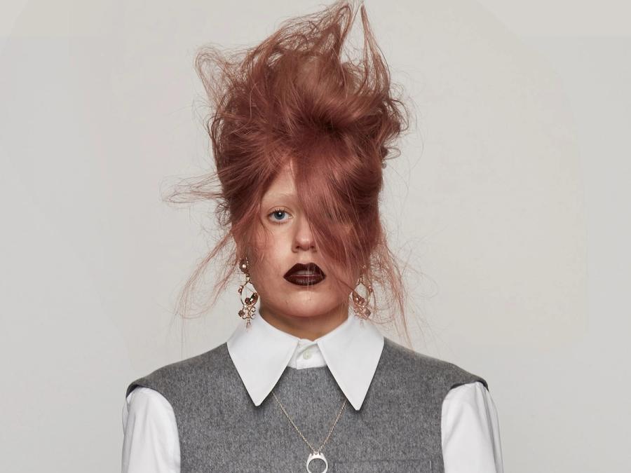 Model with voluminous, rose-pink coloured hair