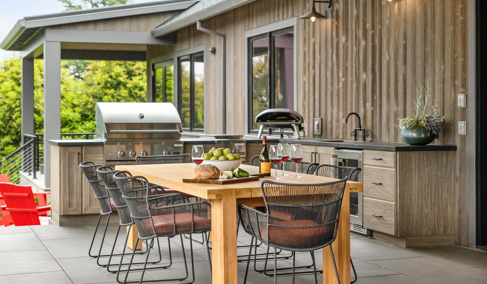 L shaped outdoor kitchen with dining set
