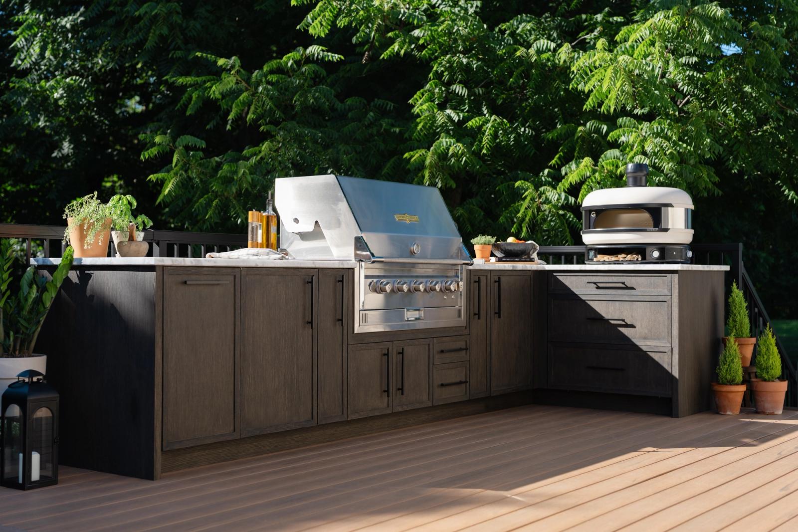 outdoor kitchen on deck with grill and pizza oven in niagara