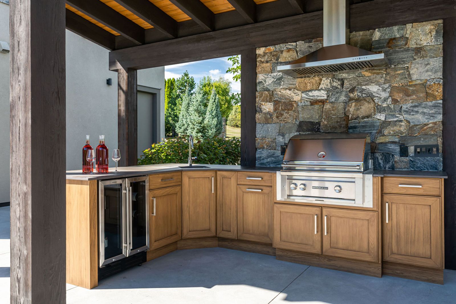 nutmeg outdoor kitchen shaker door with grill