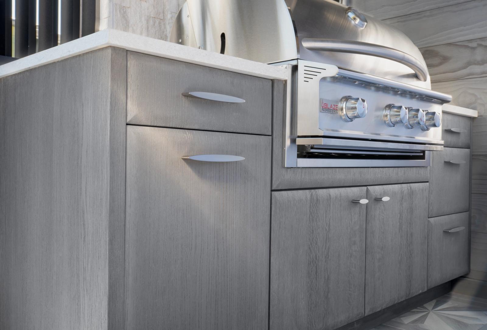 close up oakkast weatherproof kitchen with grill