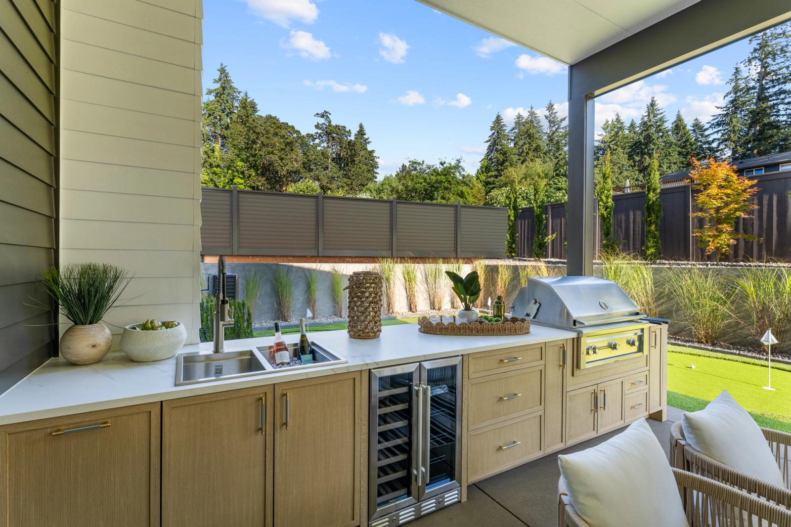 natural-oak-kast-outdoor-kitchen-with-grill