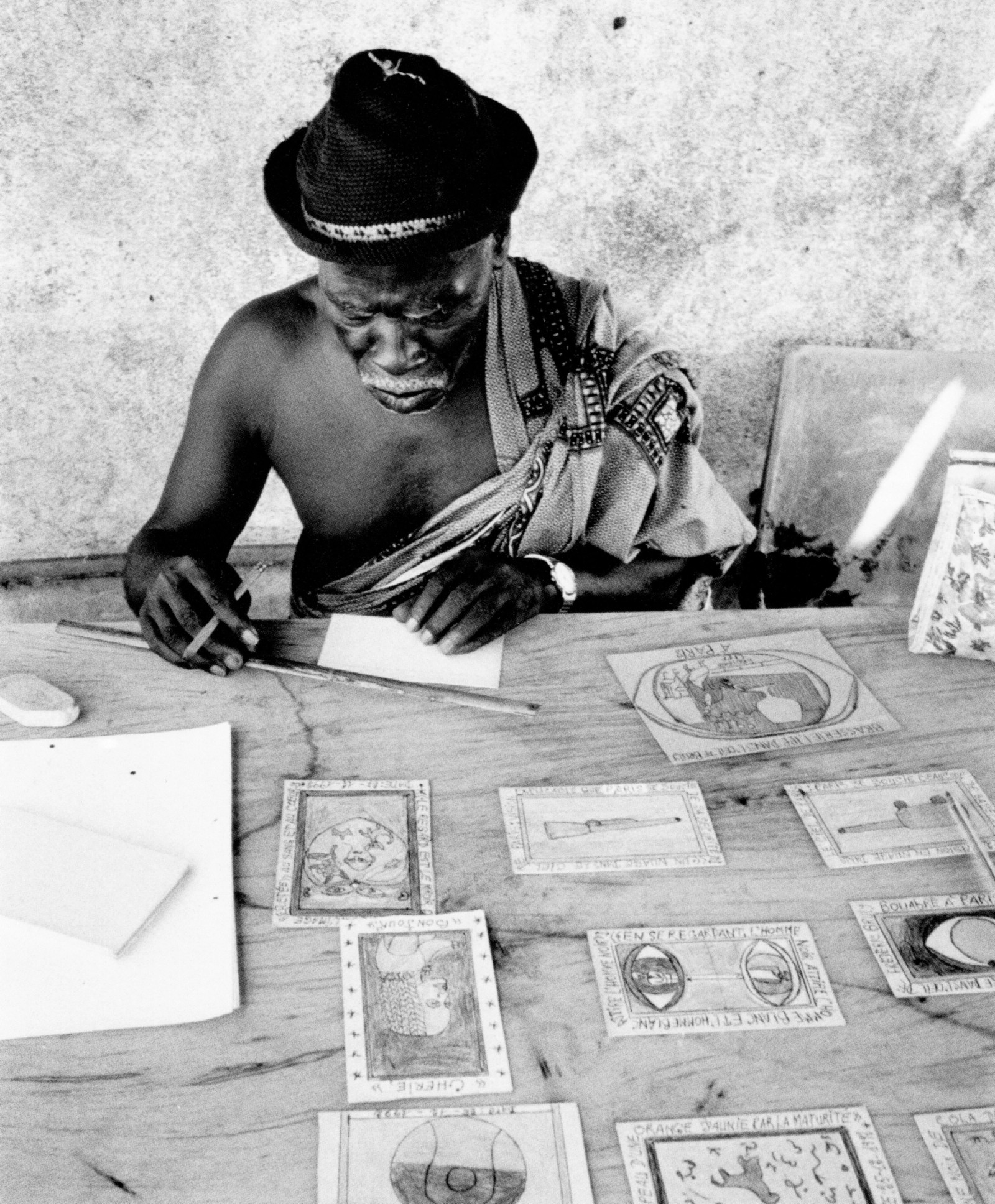 Frédéric Bruly Bouabré at work