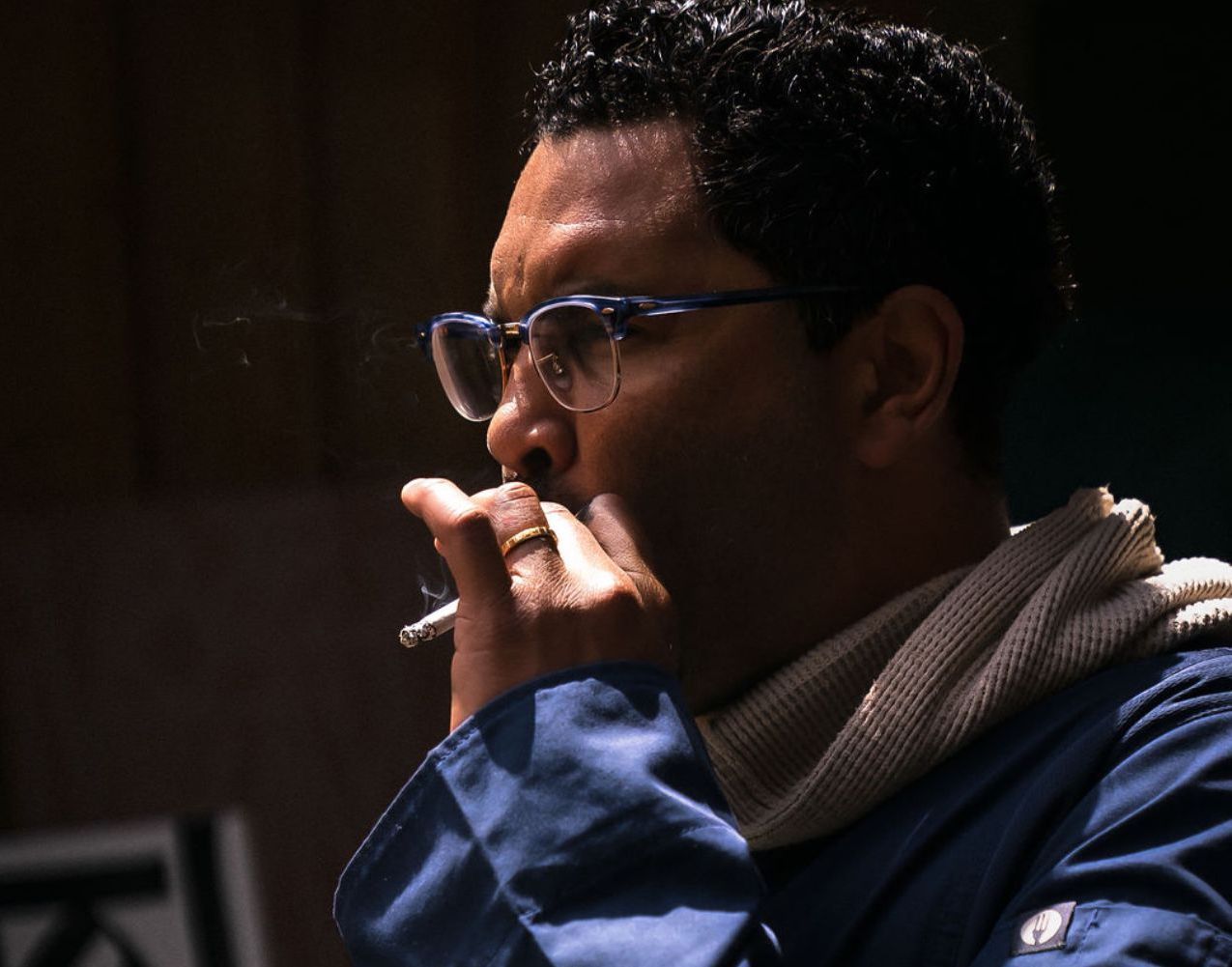 Retna smoking