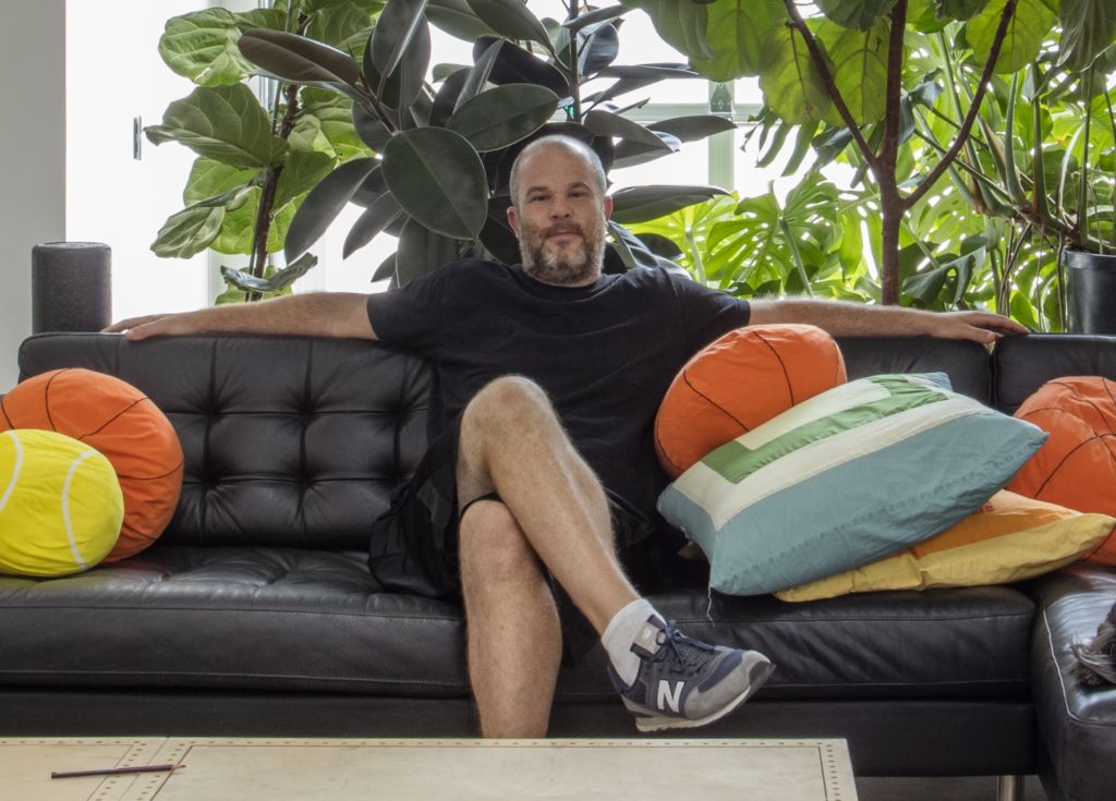 Jonas Wood is sitting on the sofa