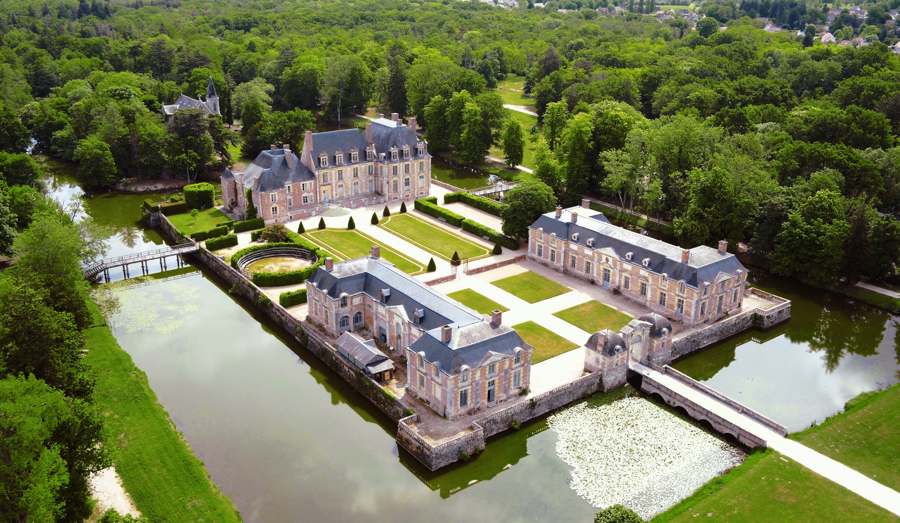 Château De La Ferté Saint Aubin in La Ferté-Saint-Aubin, France