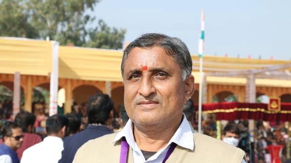 ये कभी न होंगे अपने ...