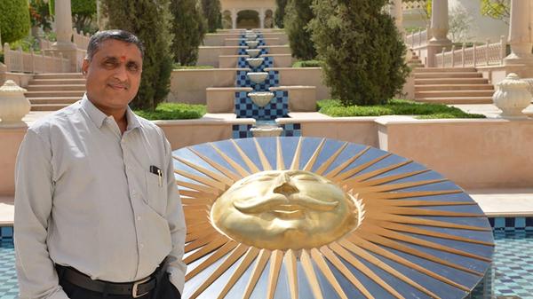 भक्ति का पाखण्ड छोड़ें,  असली भक्ति का आश्रय पाएं