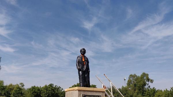 छद्म युवा न बने रहें, कुछ करें युवाओं के लिए