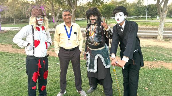 मूँछ पर गर्व करें या पूँछ पर इतराएँ, पसंद अपनी-अपनी