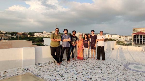 खरी-खरी -> > > सोशल साईट्स पर आत्मप्रचार और चापलुसी हावी