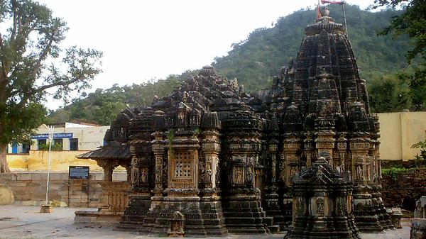 जगविख्यात हैं जगत माता