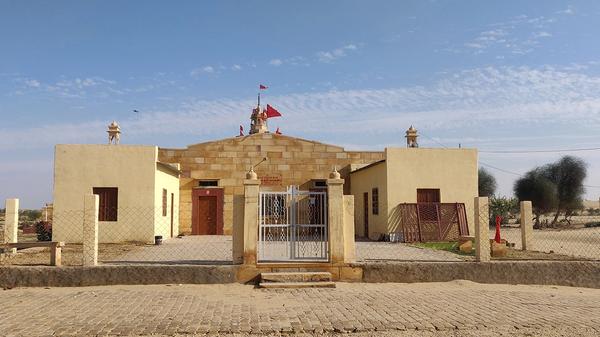 रेतीले धोरों के बीच झरता है देवी मैया का नेह, मरुस्थल में महक रहा आस्था का उद्यान