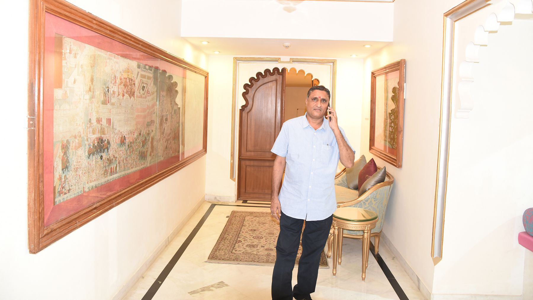 आवारा दोपायों से रखें दूरी, न पास फटकें, न फटकने दें ..