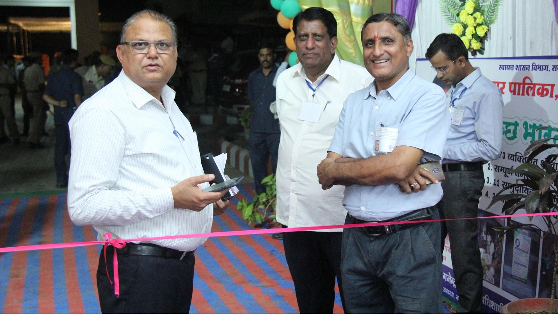 खरी-खरी - नाम और फोटो न आए तो चाय न भाए