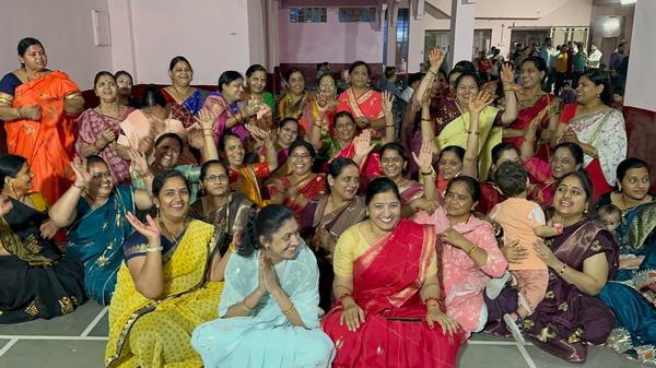  स्त्री विमर्श - बेमानी हैं नारी उत्थान की बातें और दावे