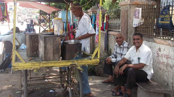 पेढ़ियों पर बिराजमान संकटमोचक