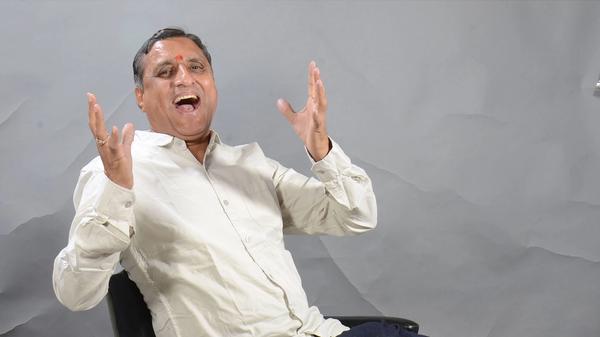 होली व्यंग्य - खुशियाँ मनाओ, वे आपकी हो  ली हैं 