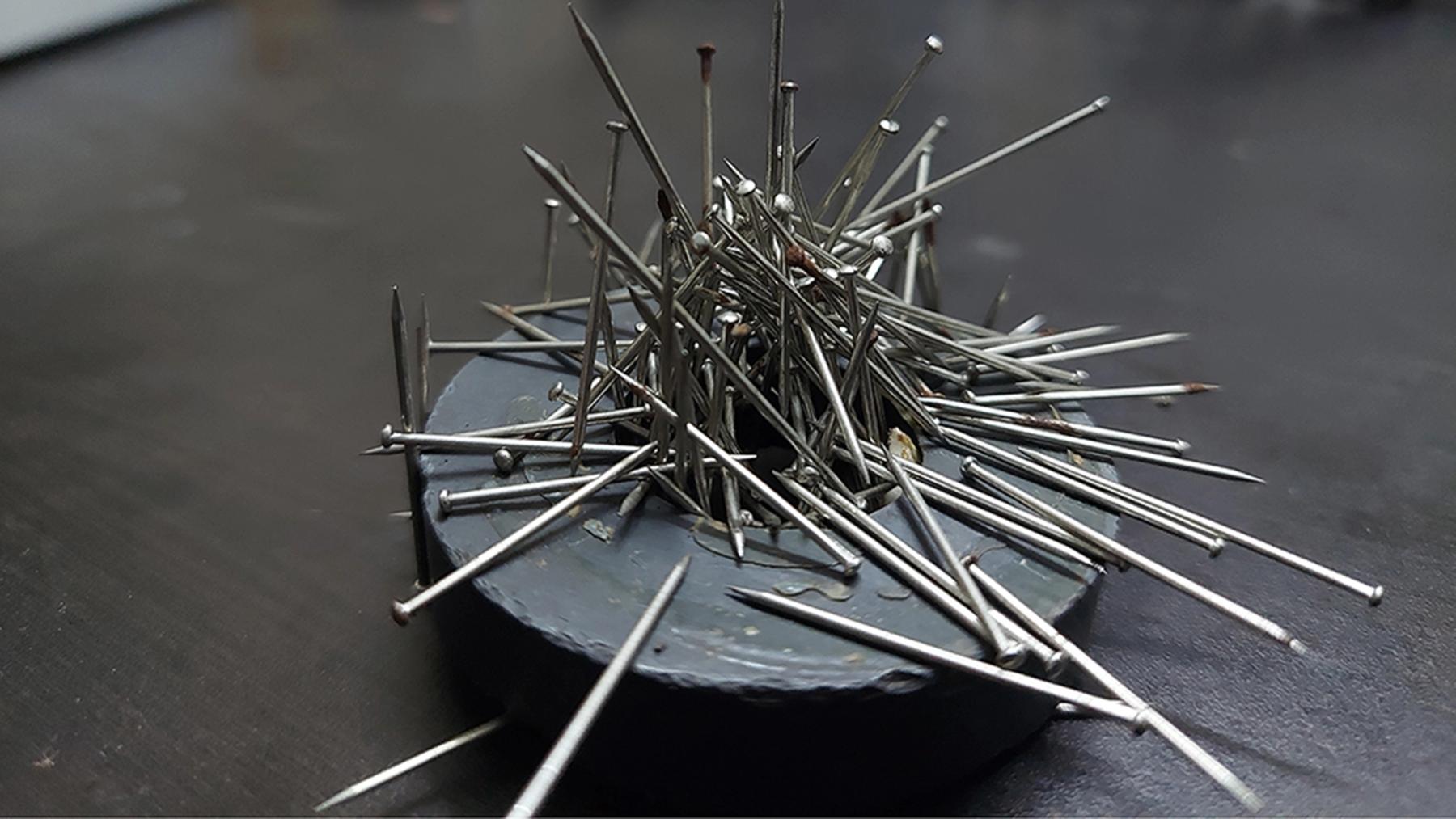 आलपिनों का उपयोग करें मगर संभल कर