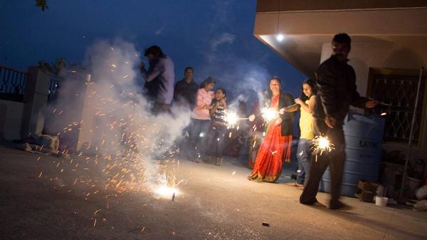 अभिशाप है आतिशबाजी - शापित कर देती है पूरी जिन्दगी