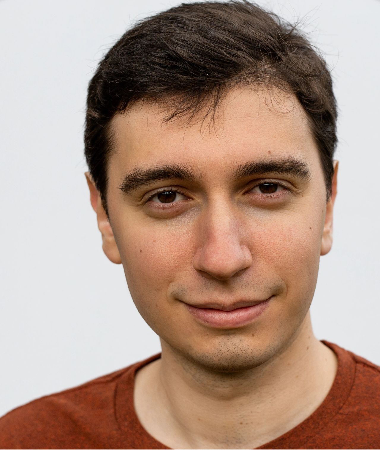 Ari Goldbloom-Helzner