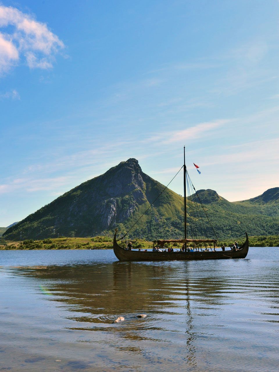 Handbergstind and Viking ship