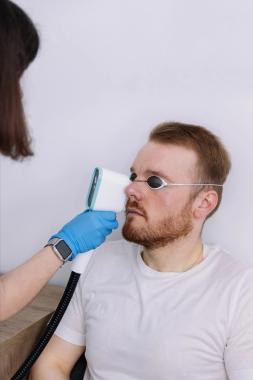 Синдром сухого ока: чому краплі не допомагають і що таке IPL-терапія?