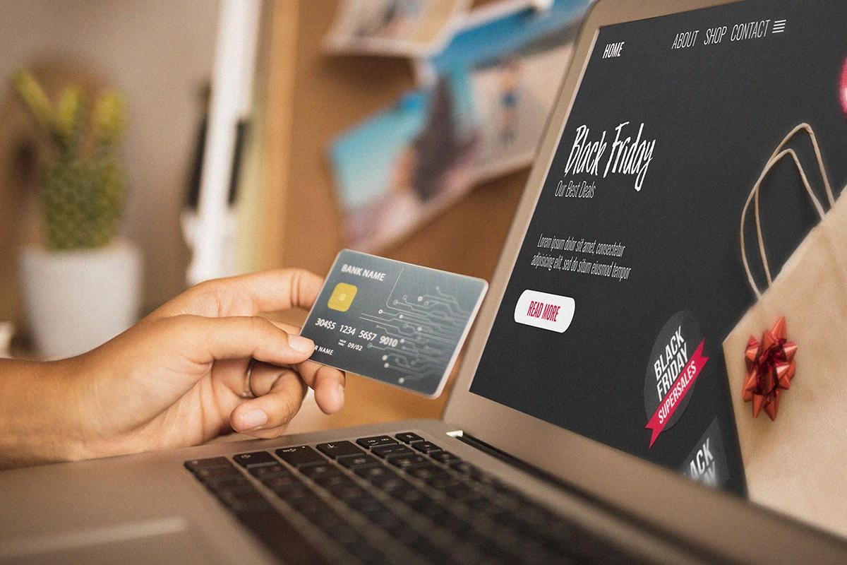 User making an online purchase from a computer with a bank card and e-commerce platform Hiweb.