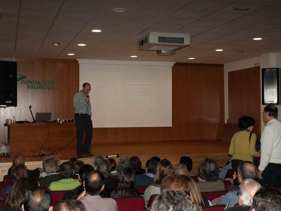 Fotografía de la actividad: Encuentros con la ciencia. Juan Senent (12)