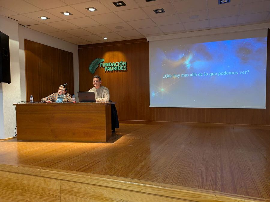 Fotografía de la actividad: Crónica de la presentación del libro "Entre polvo y escombros" de Victoriano Canales (1)