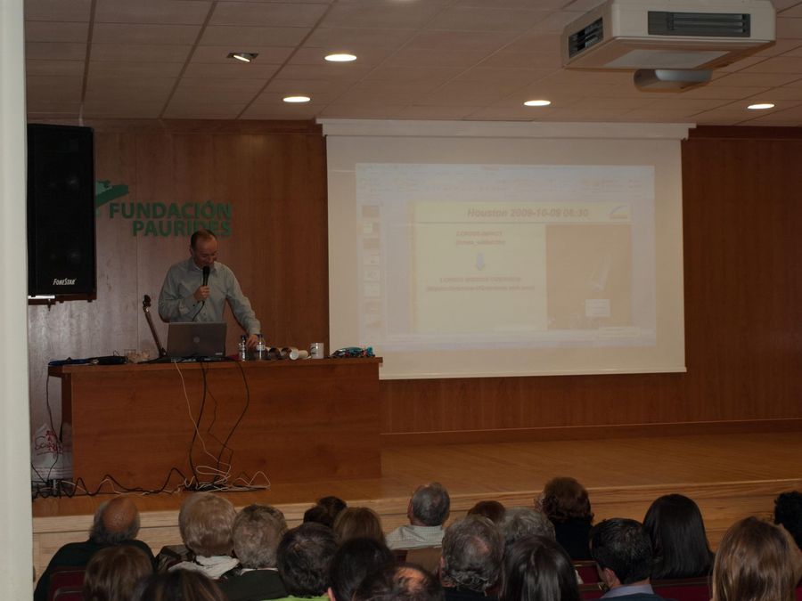 Fotografía de la actividad: Encuentros con la ciencia. Juan Senent (28)