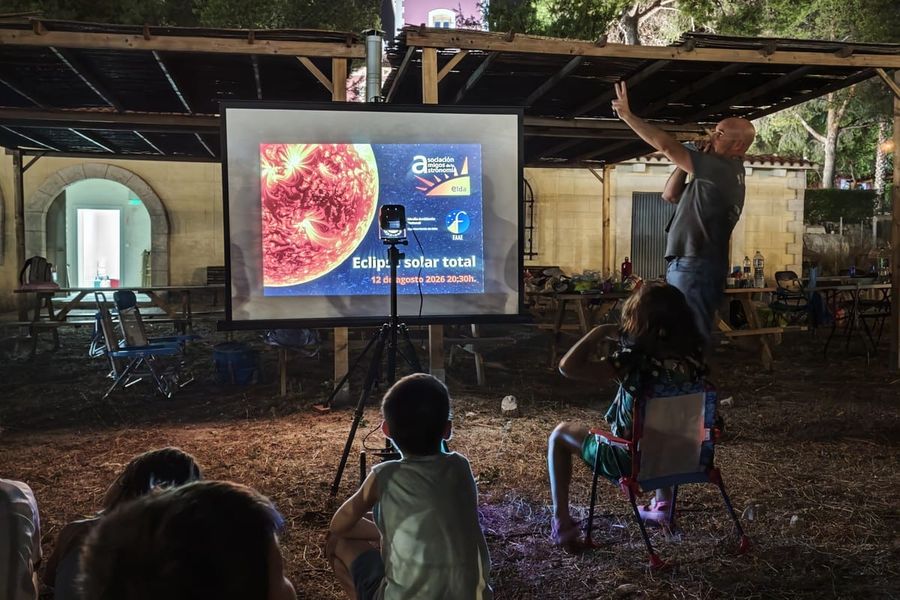 Fotografía de la actividad: Una cena bajo las estrellas en la Casa Colorá de Elda (16)